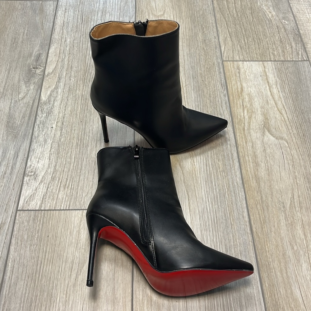 Christian Louboutin So Kate Leather Red Sole Booties Black Leather 38 EUC